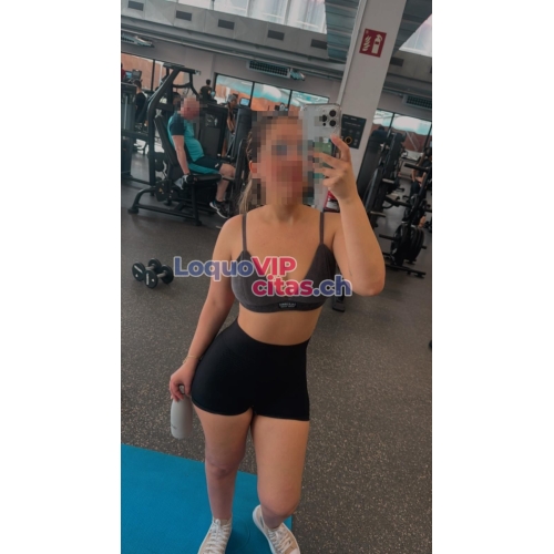 SOFIA BRASILEÑA DE PIEL DORADA CARIÑOSA 1
