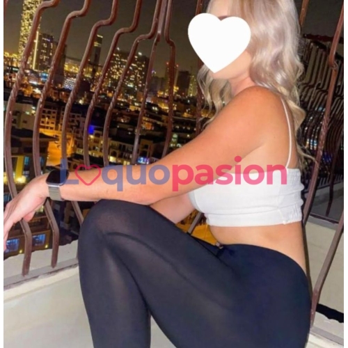 Rubia particular sensualidad y elegancia 1